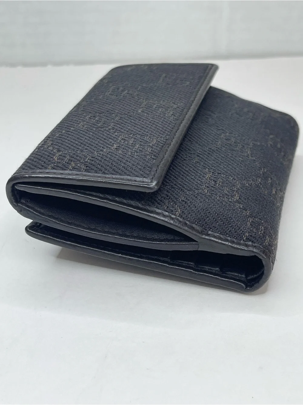 Gucci wallet gg